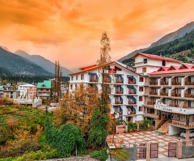 https://imgcld.yatra.com/ytimages/image/upload/t_hotel_yatra_city_desktop/v1448426727/Domestic Hotels/Hotels_Manali/Sun Park Resort/New_Facade.jpg